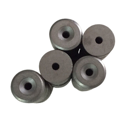 comprar Os ímãs feitos sob encomenda Y30BH do disco da ferrite classificam D15.2Xd3.2Xd8XH6 com furo escareado online manufacture
