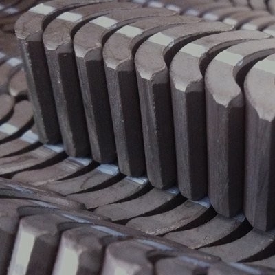 comprar Ímã grande permanente personalizado do arco da ferrite para a bomba de ar 52.12*50.18*7.27 milímetro online manufacture