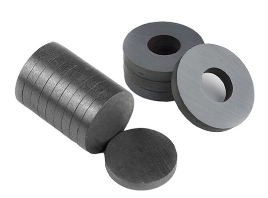 comprar Disco cerâmico permanente aglomerado industrial do anel do bloco do ímã da ferrite arcado online manufacture