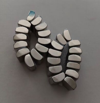 comprar Imã de neodímio de grau N52 personalizado com um lado plano e um lado curvo para alta resistência à corrosão online manufacture