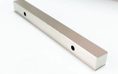 comprar Ímãs industriais longos do neodímio de N52 N50 para geradores/motores com furos online manufacture