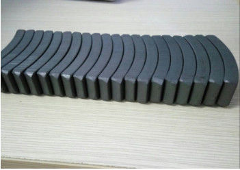 comprar Ímãs permanentes aglomerados do arco da ferrite ímã cerâmico poderoso personalizados online manufacture