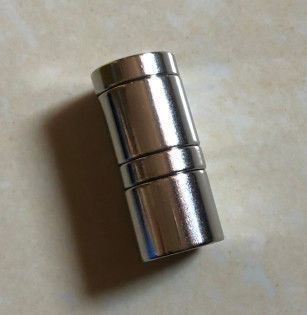 comprar Categoria forte 18mm x 15mm do disco N35 dos ímãs de prata do neodímio da cor do brilho online manufacture