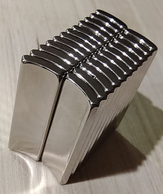 comprar Ímãs industriais do neodímio de NdFeB do arco para as caixas de engrenagens do dente reto online manufacture